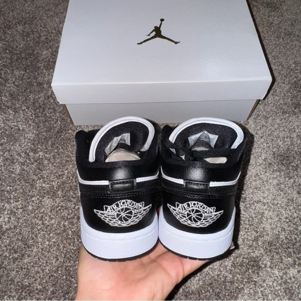 New Size 5 Nike Air Jordan 1 Low Sneakers Black White